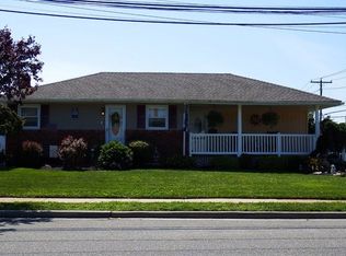 86 Woodward Pkwy, Farmingdale, NY 11735