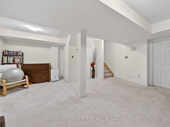 2nd image of 8 Hickman Rd