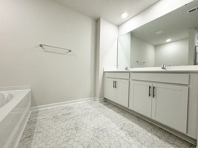 1650 Secrest Commons Dr — Photo 16