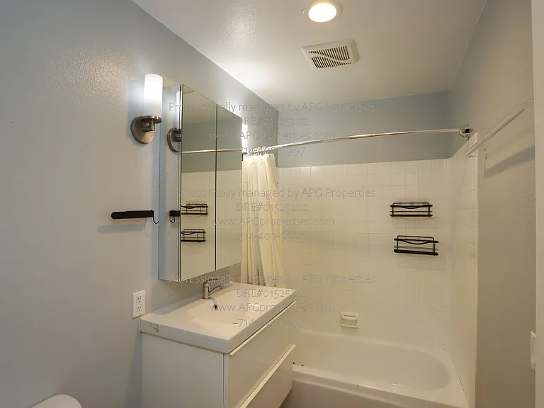 636 E Birch St #E — Photo 25