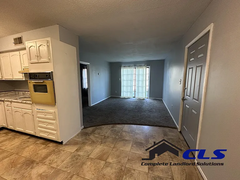 626 E Curry Dr E #B — Photo 3