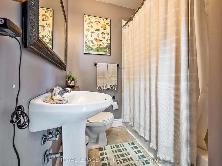 26 Sarah St — Photo 17