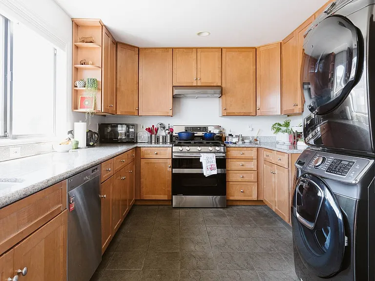 920A Baker St — Photo 6