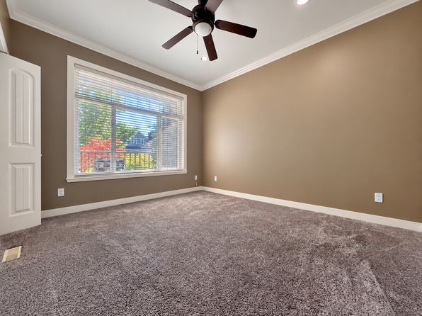 5 bedroom rental in Surrey — photo 20