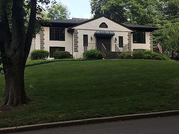 2nd image of 695 Handwerg Dr
