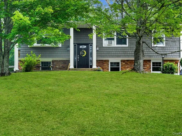 19 Saint Michaels Terrace, Carmel, NY 10512