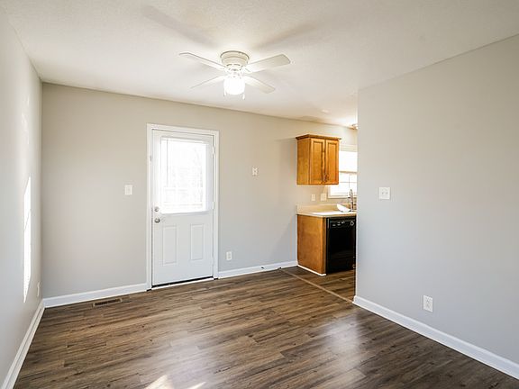 4th image of 958 Russet Dr