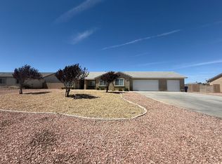 21158 Champanel Rd, Apple Valley, CA 92308