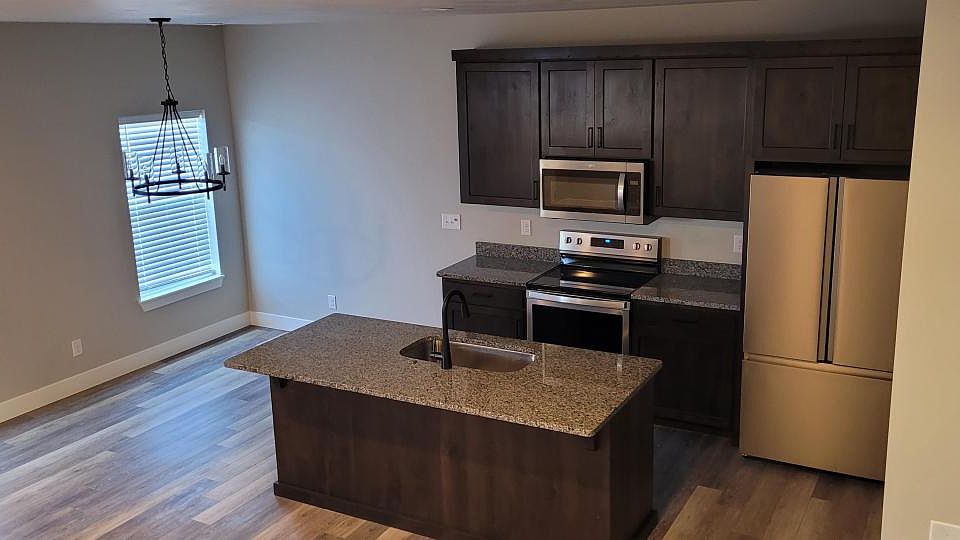 1st image of 2885 Sunburst Dr
