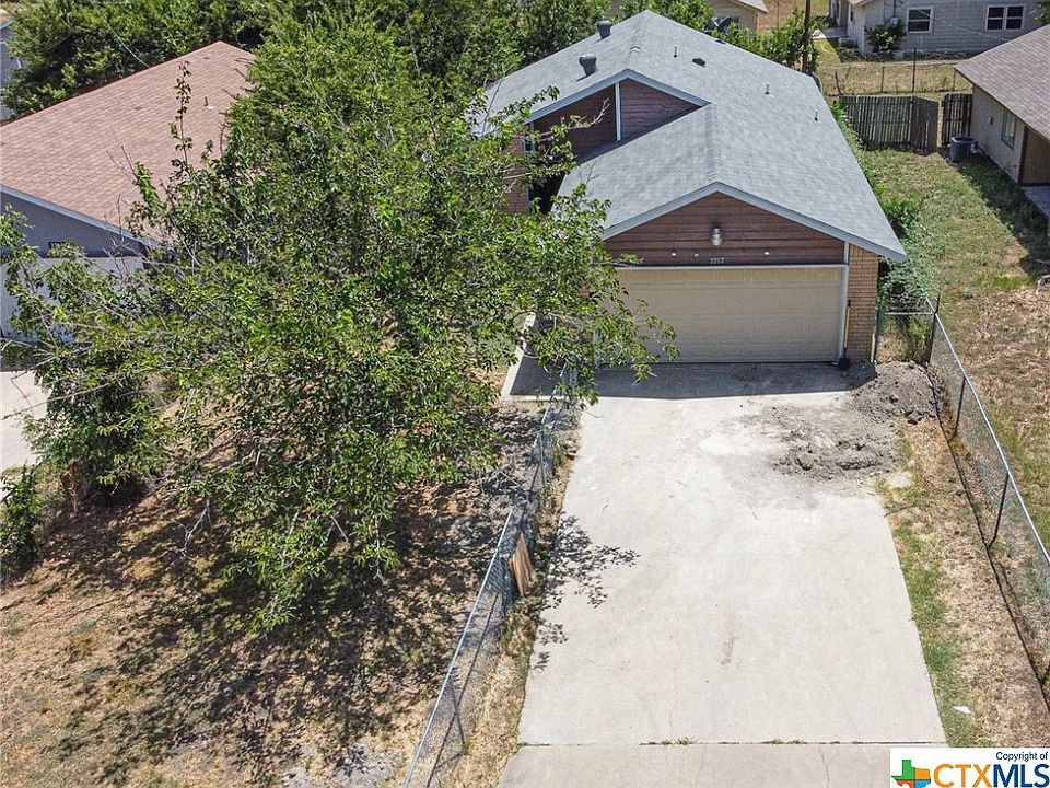 1st image of 2212 Carousel Dr