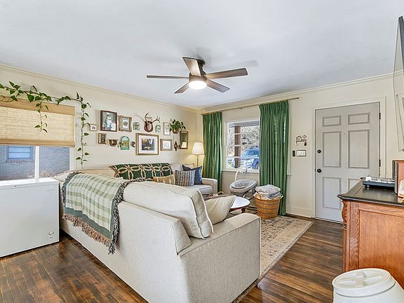 4th image of 407 Camellia Dr