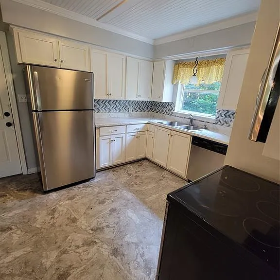 558 Karen Rd — Photo 8