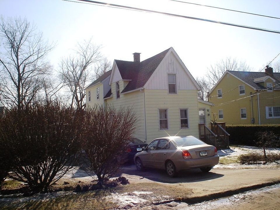 70 James St. - excellent communte, near shopping & Danbury Hospital