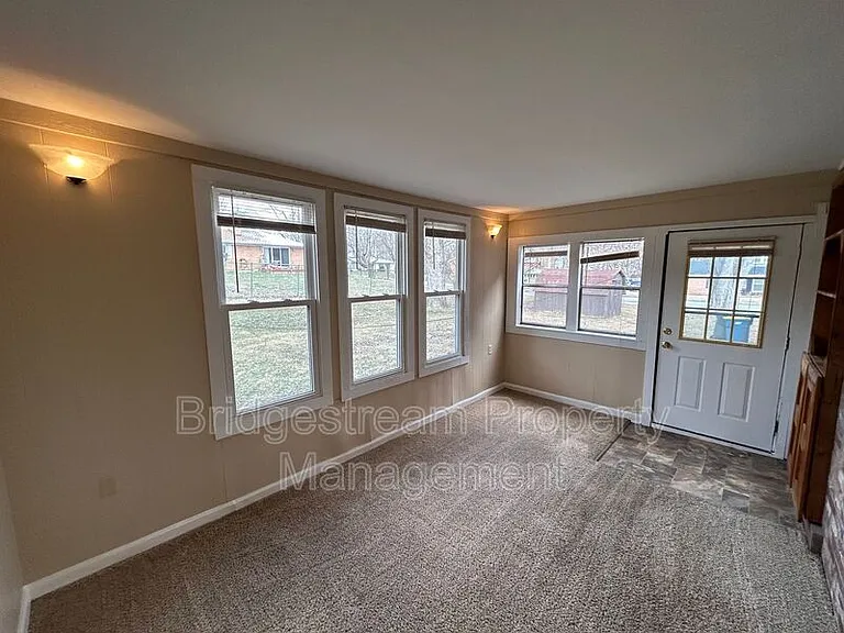 7541 Mintwood Ave — Photo 10