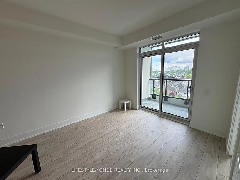 858 Dupont St #817 — Photo 4