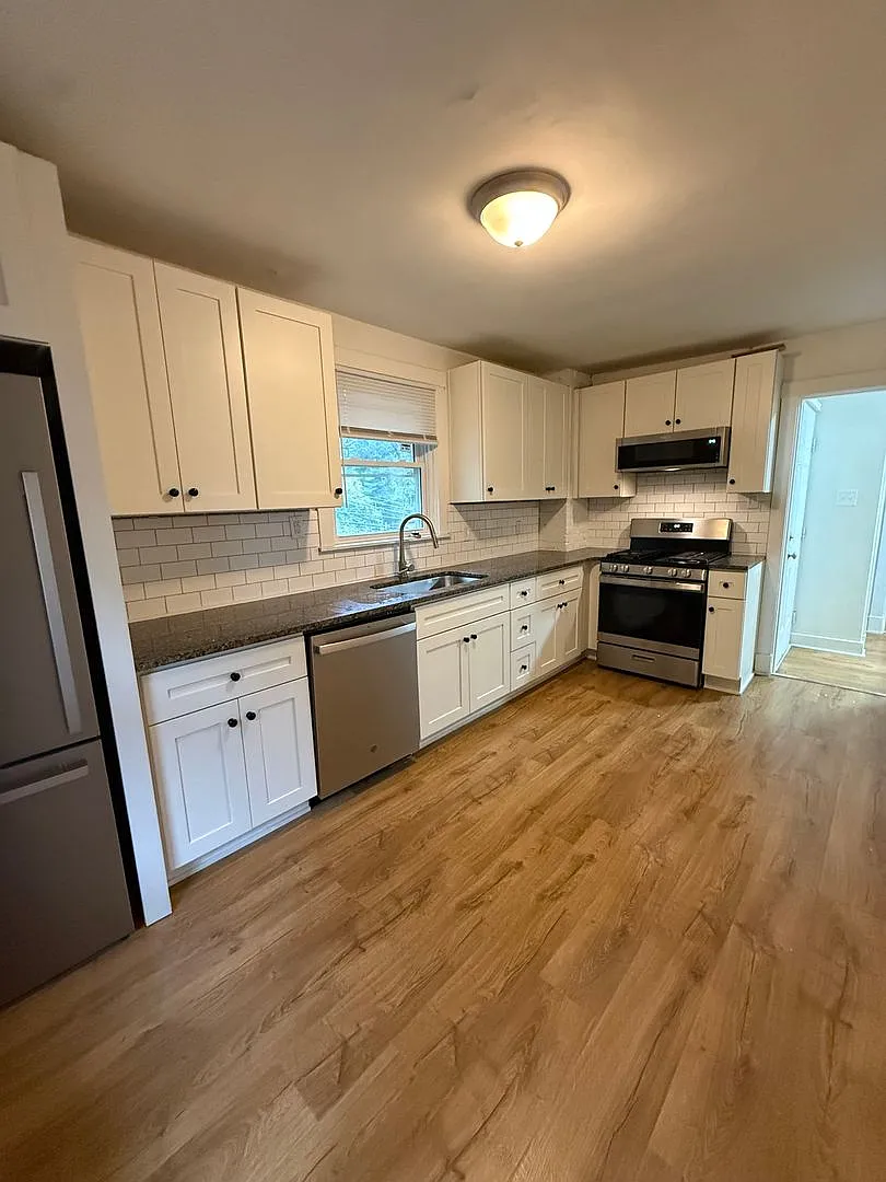 1661 Belasco — Photo 1