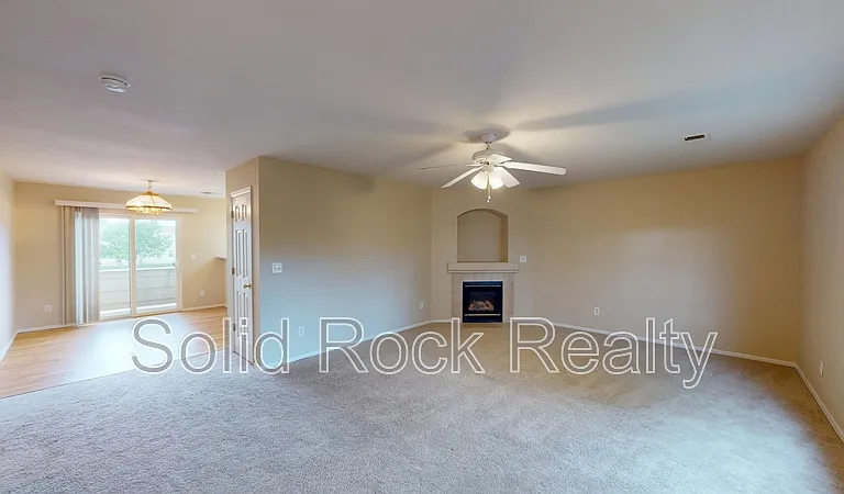 4960 Universal Hts — Photo 2