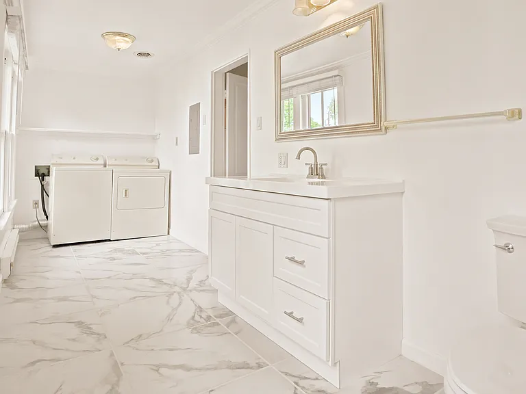 209 N Washington St — Photo 10