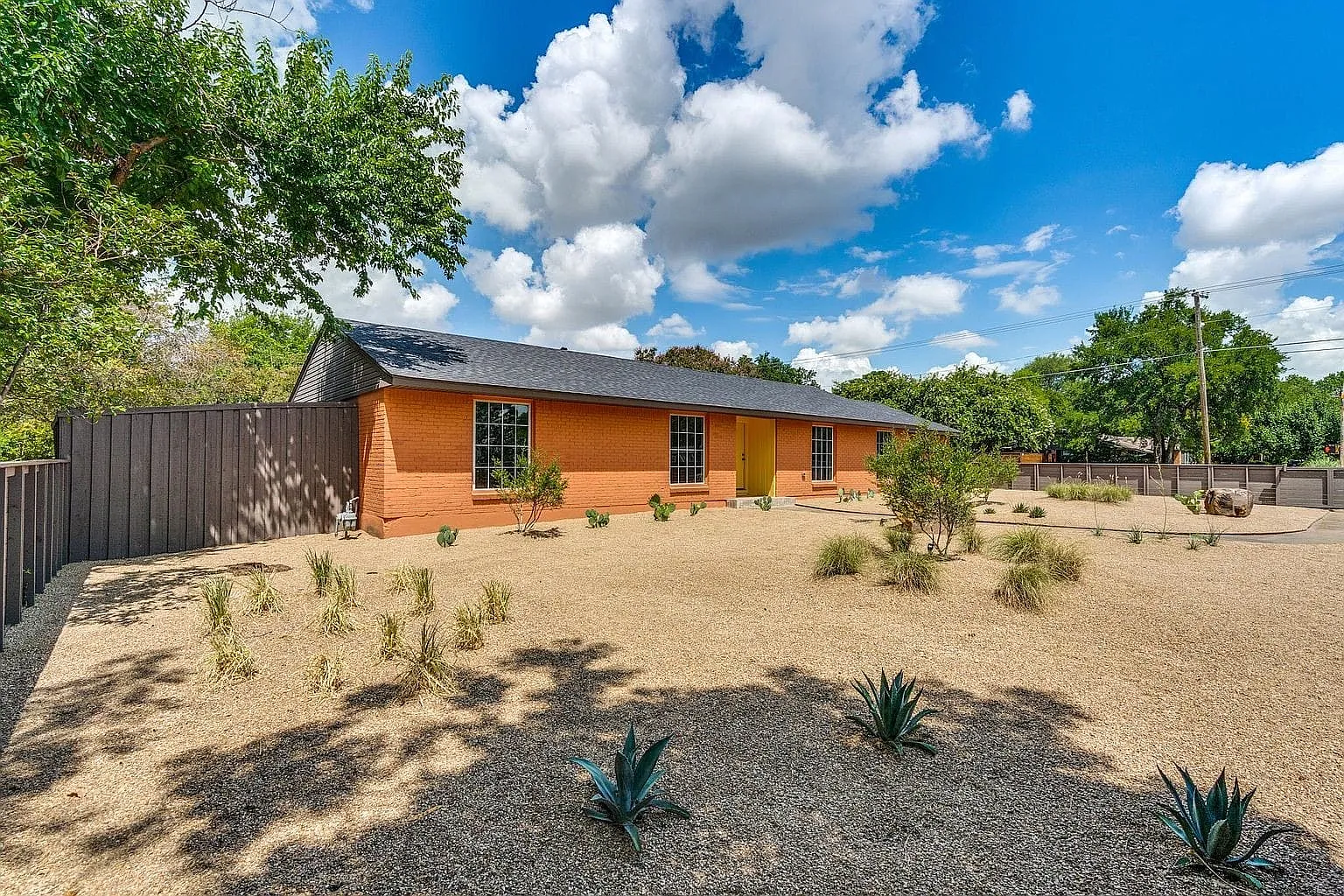 3 bed, 2.0 bath, 1777 sqft, $3,100 — Photo 2