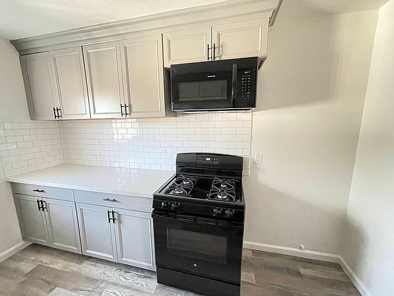 Fully Remodeled Kitchen