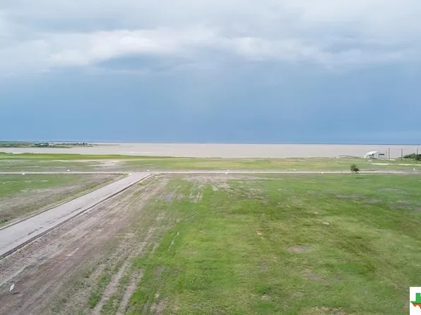 15 Keller Dr, Port Lavaca, TX 77979