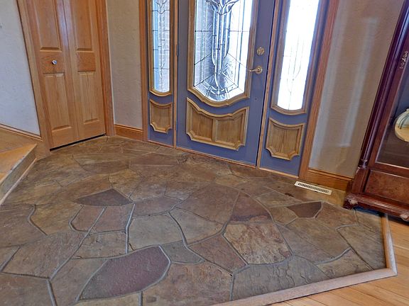 3rd image of 610 Oakhurst Dr