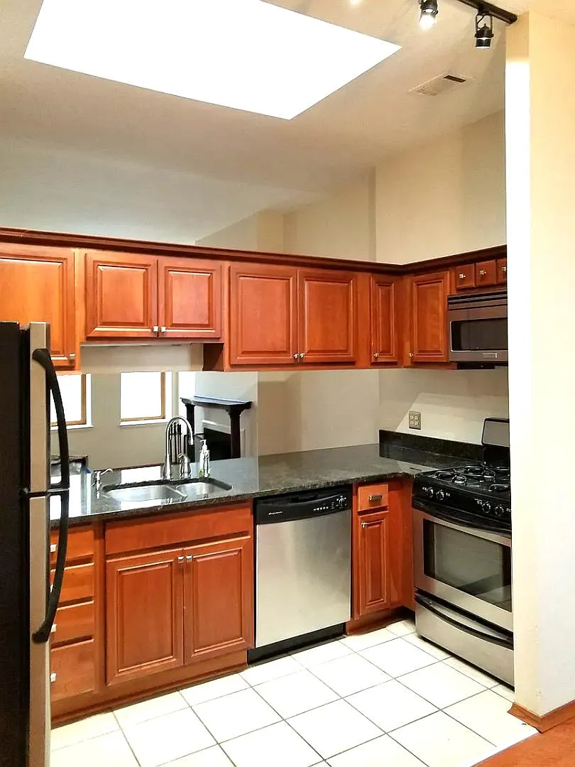 2309 Hickory St - Park Terrace 2309 B — Photo 3