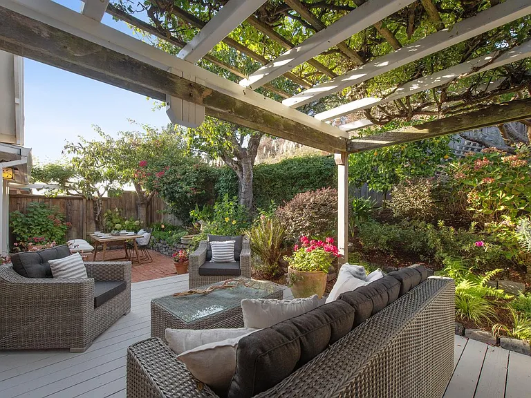 314 Joyce Way — Photo 6