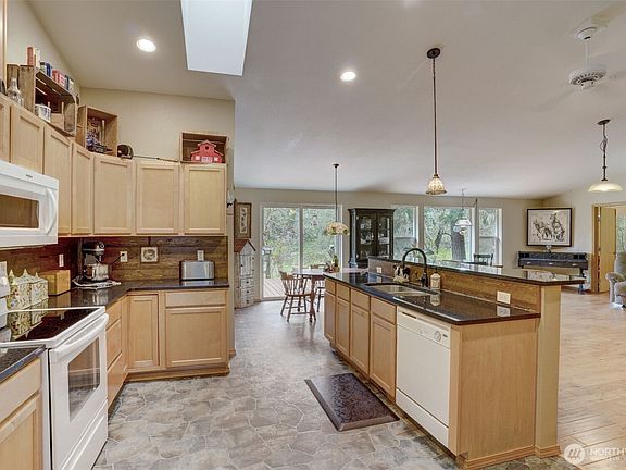 4th image of 1319 Winlock Vader Road #19