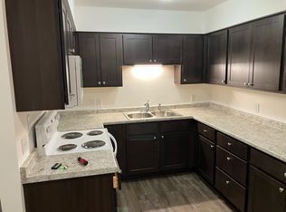 1009 W 8th St, Vinton, IA 52349