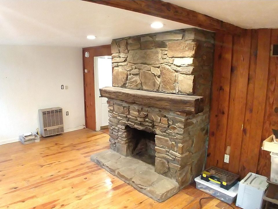 2nd image of 20 Chiles Ave APT 1