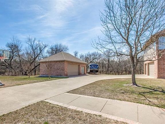 2nd image of 920 Heatherwood Dr