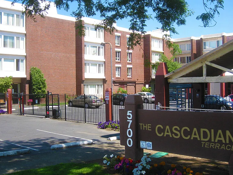 Cascadian Terrace — Photo 13