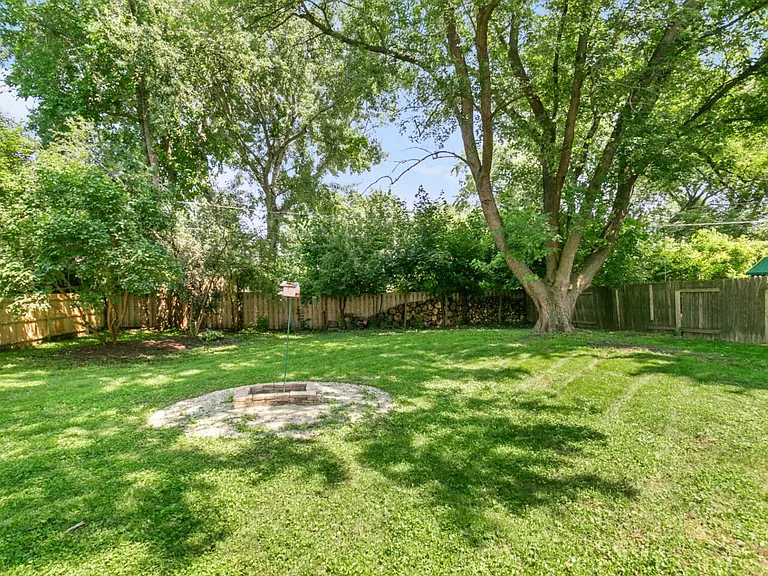310 Butterfield Ln — Photo 38