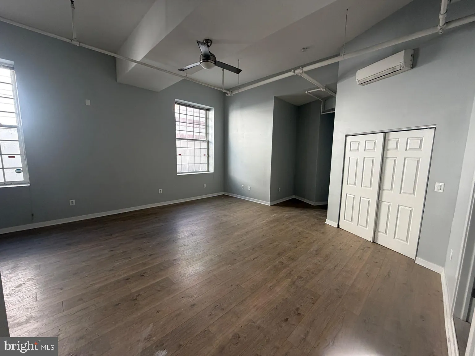 4 Leverington Ave — Photo 2