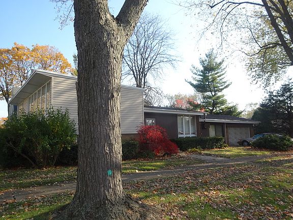 2nd image of 428 E Schiller St