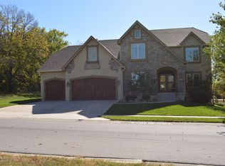 1621 SW Hedgewood Ln, Lees Summit, MO 64081