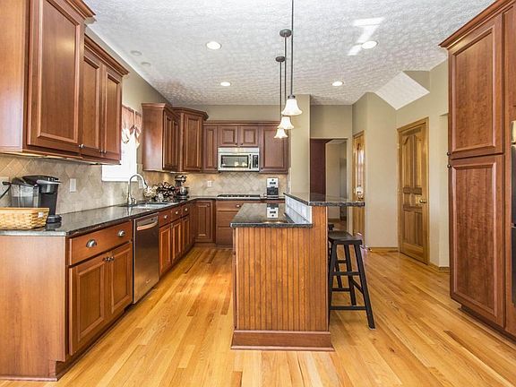 3rd image of 6675 Chelton Pl
