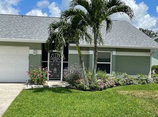 10420 Regent Cir, Naples, FL 34109