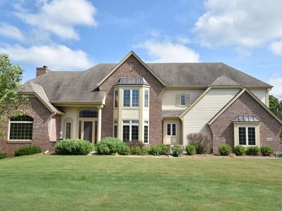 2238 N Forest Run, Oconomowoc, WI, 53066