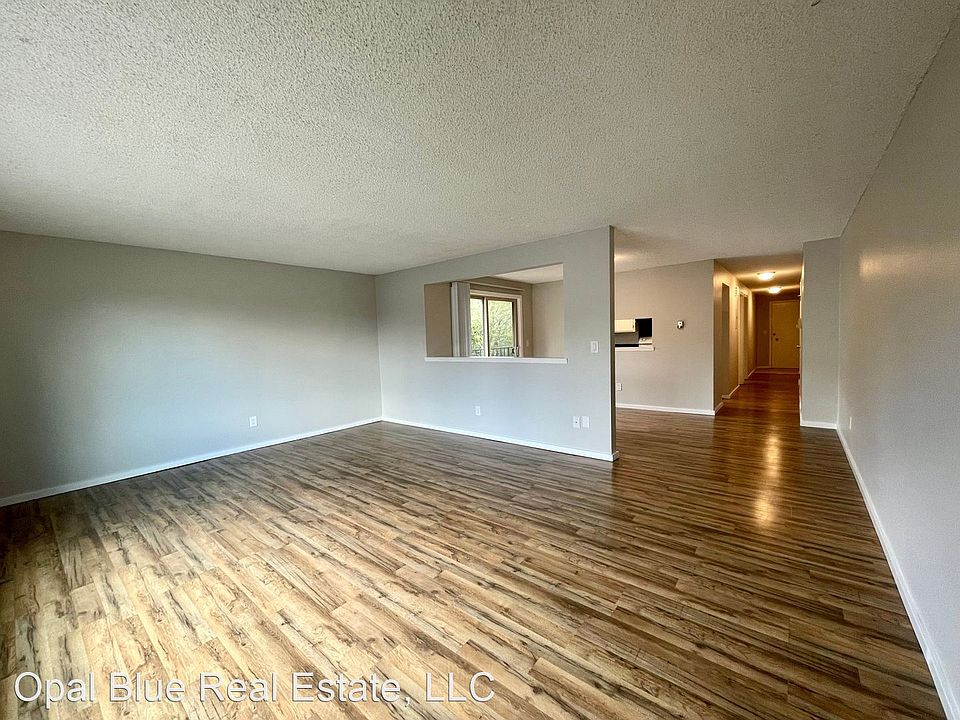1st image of 14333 32nd Ave NE APT 5