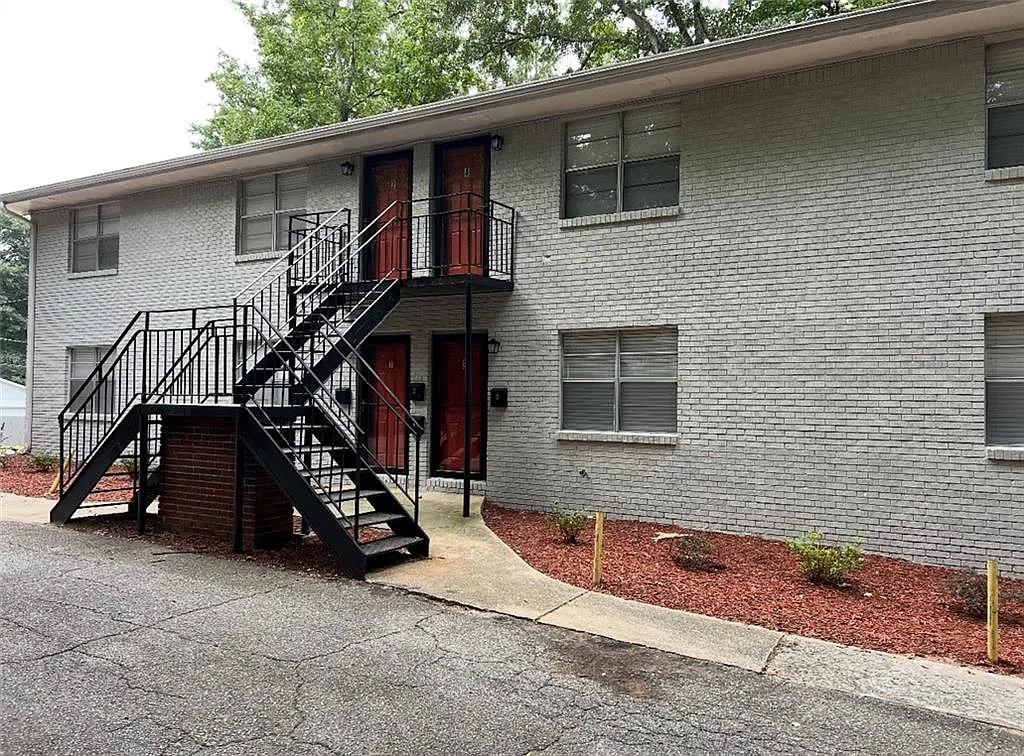 2 bed, 1.0 bath, 750 sqft, $1,200 — Photo 1