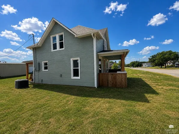 213 W Elm St, Lincoln, KS 67455