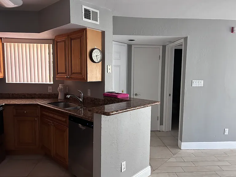 1850 Charlesmont Dr #113 — Photo 6
