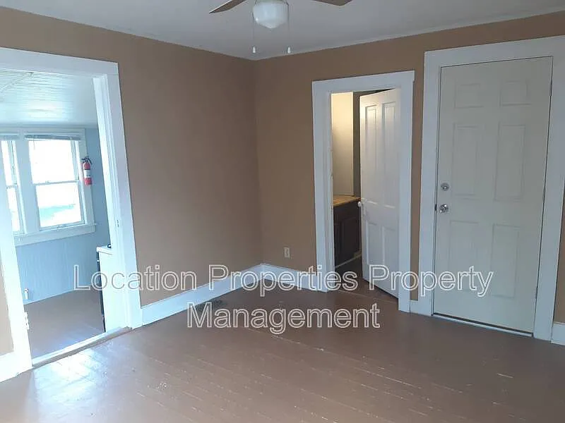 Studio, 1.0 bath, 400 sqft, $845 — Photo 2