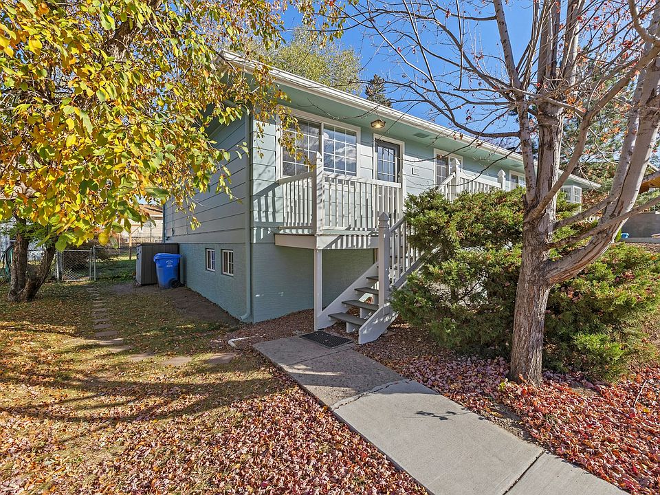 Welcome to 2011 Apt A