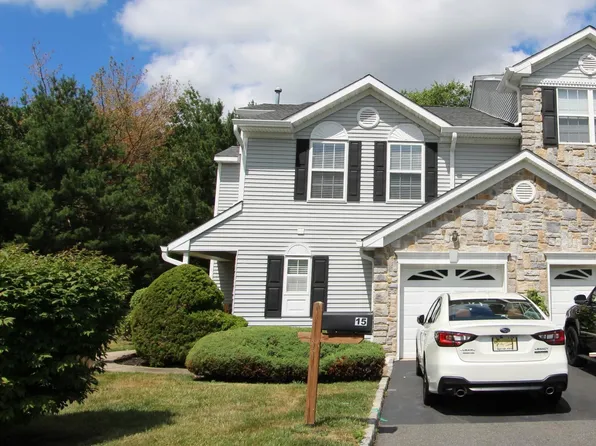 15 Linda Ct, Laurence Harbor, NJ 08879