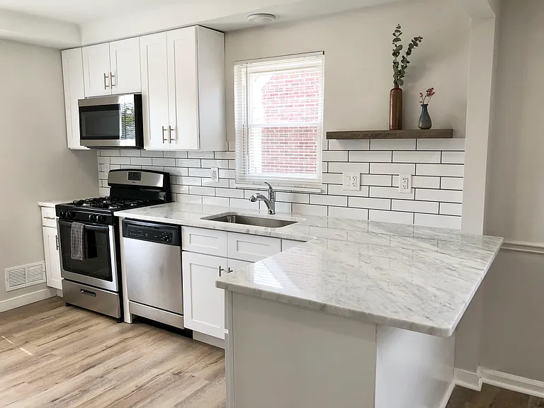 13431 Oak Park Blvd — Photo 2