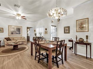 671 S Centre Ct SW APT 101, Vero Beach, FL 32962