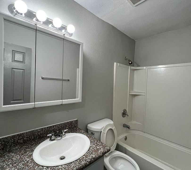 1st image of 911 SE 187th Ave #106